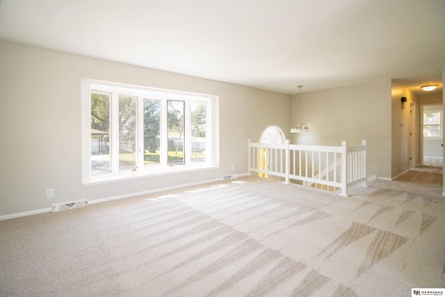 5235 N 96th Street, Omaha, NE 68134