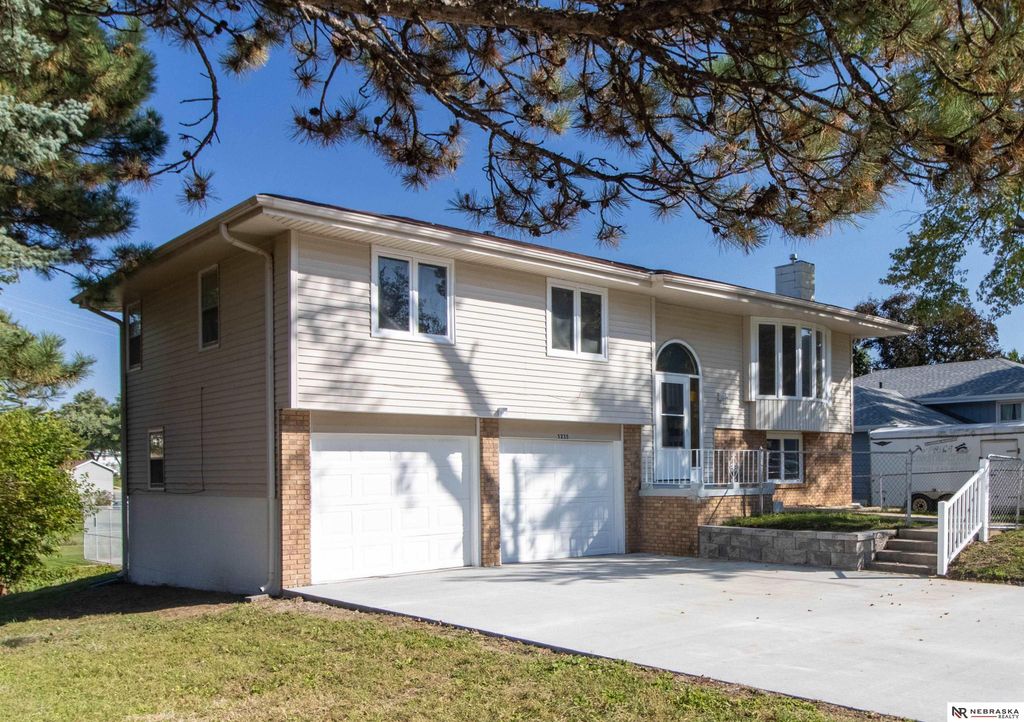 5235 N 96th Street, Omaha, NE 68134