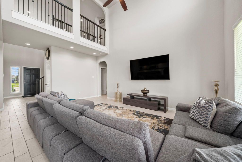 Image 13 of property listing at 60 Indian Wells Drive, Manvel, TX 77578