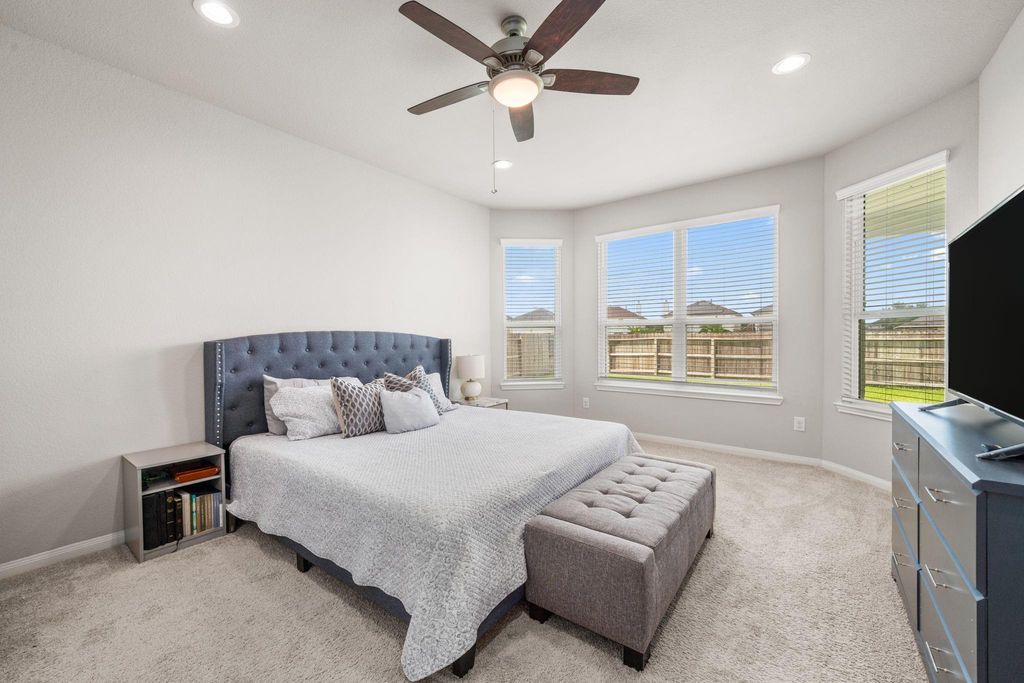 Image 20 of property listing at 60 Indian Wells Drive, Manvel, TX 77578