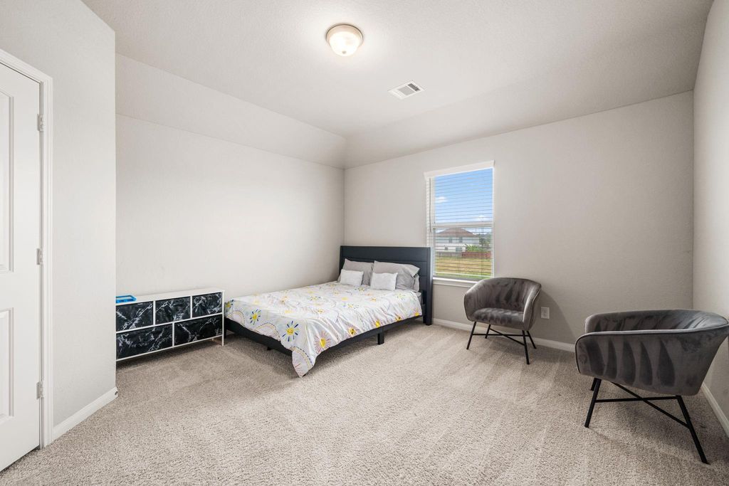 Image 27 of property listing at 60 Indian Wells Drive, Manvel, TX 77578