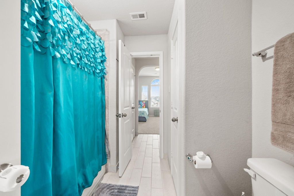 Image 30 of property listing at 60 Indian Wells Drive, Manvel, TX 77578