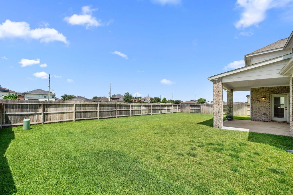 Image 41 of property listing at 60 Indian Wells Drive, Manvel, TX 77578