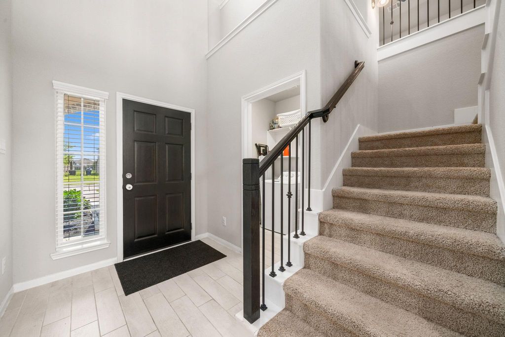 Image 6 of property listing at 60 Indian Wells Drive, Manvel, TX 77578