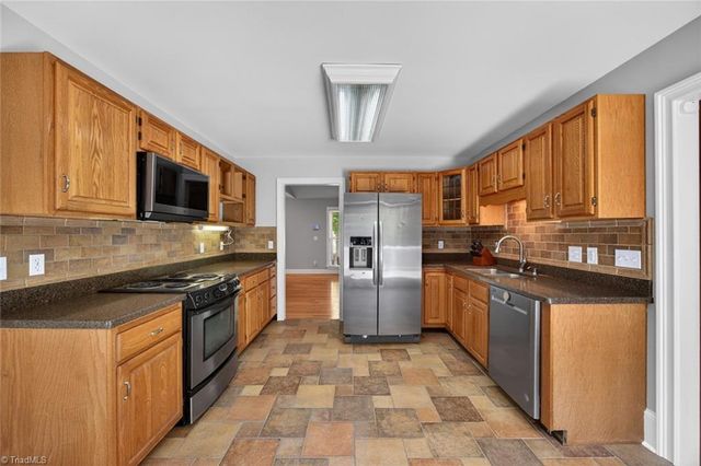 221 Leighmar Street, Clemmons, NC 27012