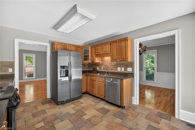 221 Leighmar Street, Clemmons, NC 27012