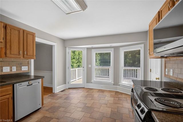 221 Leighmar Street, Clemmons, NC 27012