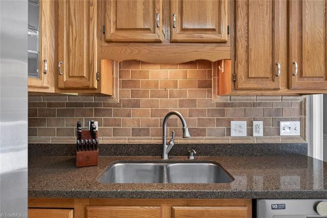 221 Leighmar Street, Clemmons, NC 27012
