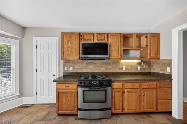221 Leighmar Street, Clemmons, NC 27012