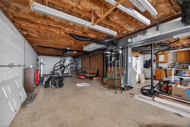 221 Leighmar Street, Clemmons, NC 27012