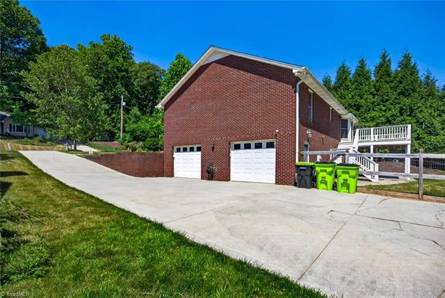 221 Leighmar Street, Clemmons, NC 27012