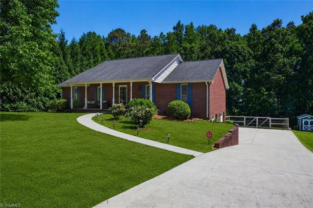 221 Leighmar Street, Clemmons, NC 27012