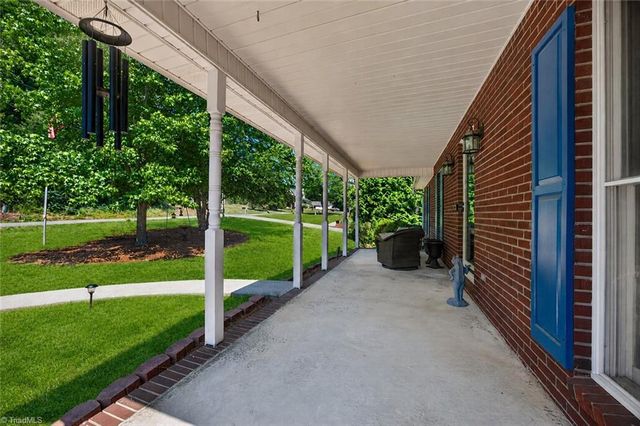 221 Leighmar Street, Clemmons, NC 27012