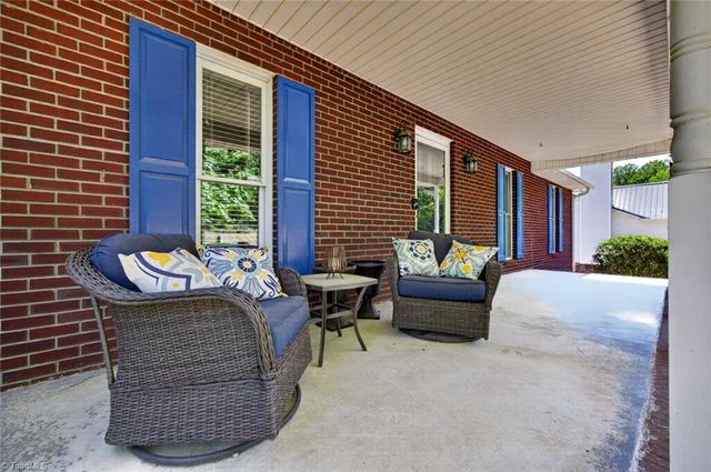 221 Leighmar Street, Clemmons, NC 27012
