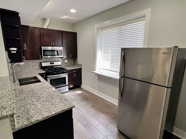 3355 W Huron Street 1, Chicago, IL 60624