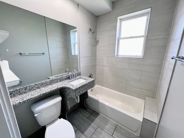 3355 W Huron Street 1, Chicago, IL 60624