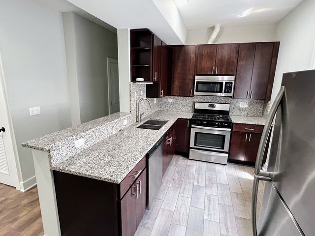 3355 W Huron Street 1, Chicago, IL 60624