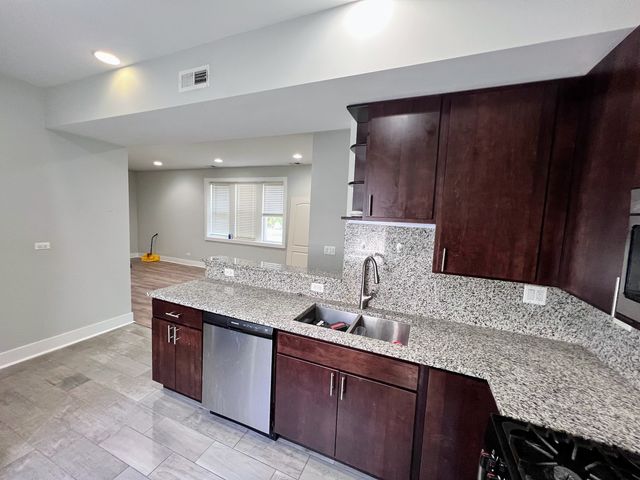 3355 W Huron Street 1, Chicago, IL 60624