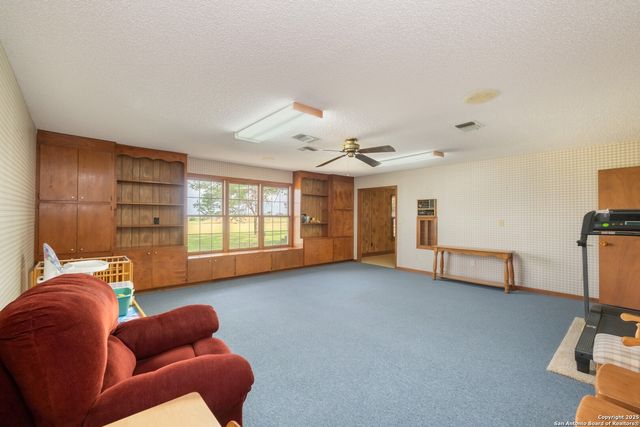 1221 Pieper Rd, New Braunfels, TX 78130