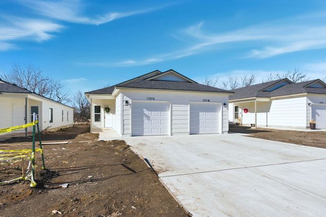 1727 N Main St, Rose Hill, KS 67133