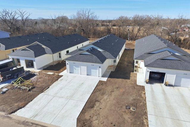 1727 N Main St, Rose Hill, KS 67133