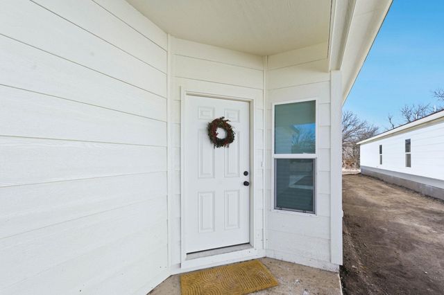 1727 N Main St, Rose Hill, KS 67133