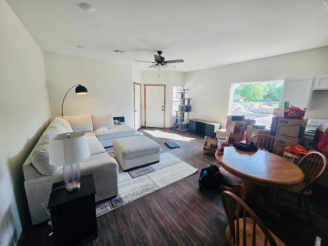 1727 N Main St, Rose Hill, KS 67133