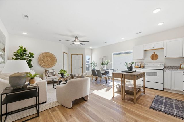 1727 N Main St, Rose Hill, KS 67133