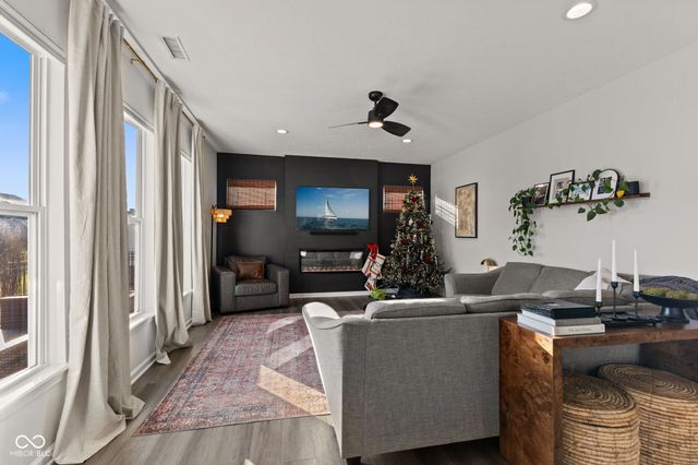 1271 Peregrine Lane, Greenwood, IN 46143