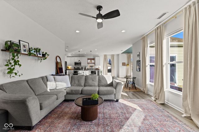 1271 Peregrine Lane, Greenwood, IN 46143