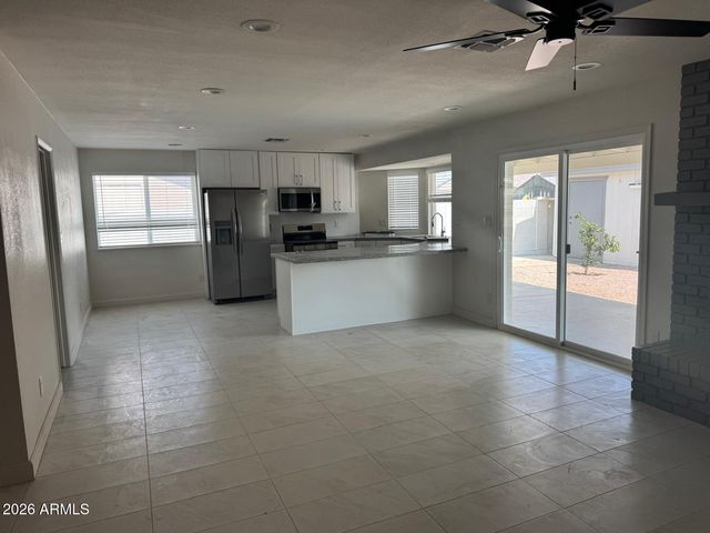8837 W HIGHLAND Avenue, Phoenix, AZ 85037