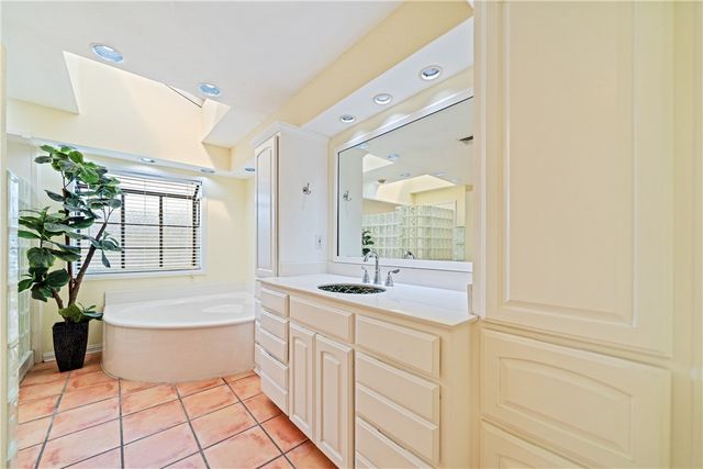 429 Bermuda Pl, Corpus Christi, TX 78411