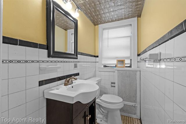 14529 Grandmont Avenue, Detroit, MI 48227