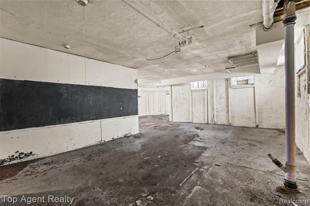 14529 Grandmont Avenue, Detroit, MI 48227