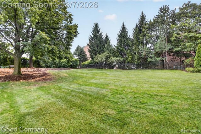 5000 Town Center 1402, Southfield, MI 48075