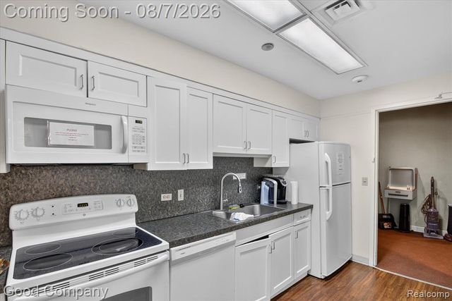 5000 Town Center 1402, Southfield, MI 48075