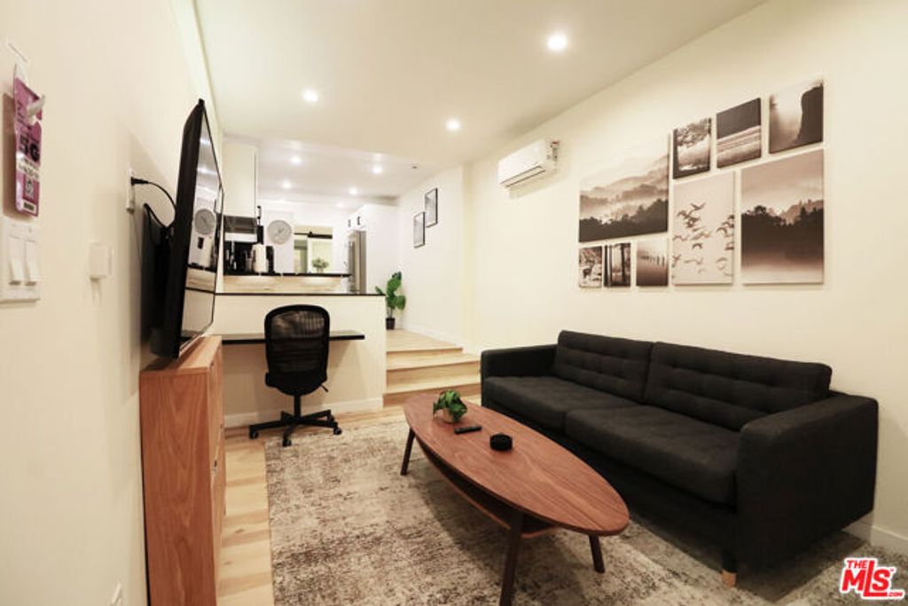 9040 Phyllis Avenue A2, West Hollywood, CA 90069