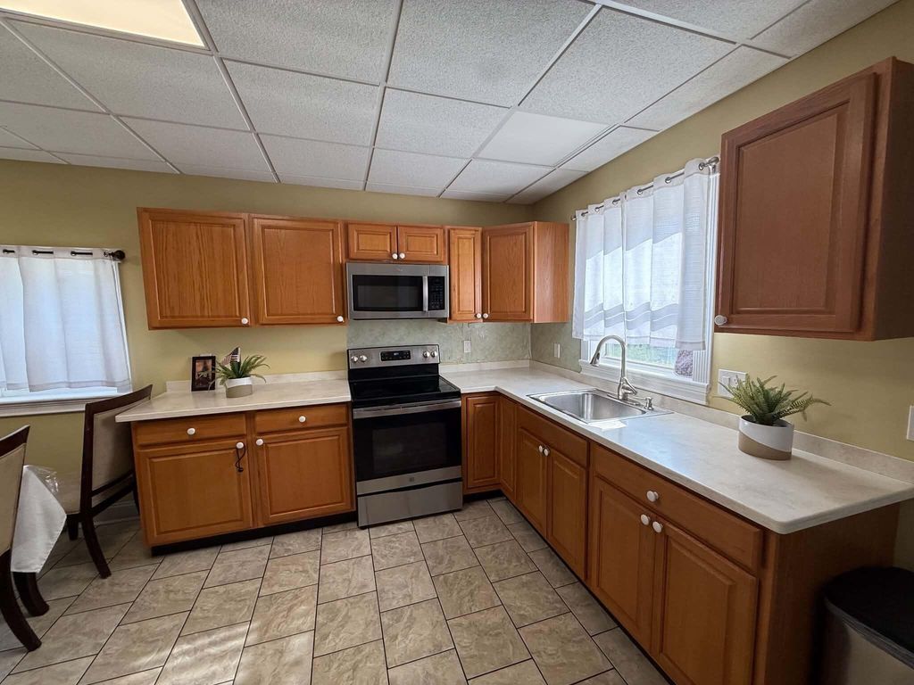 651 Pleasant Street, Lewiston, ME 04240 — photo 3