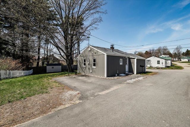 9 Hillcrest Avenue, Pembroke, NH 03275