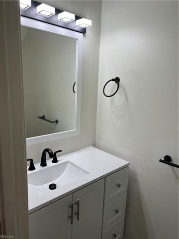 30 Williamson Park Dr Apt C, Newport News, VA 23608