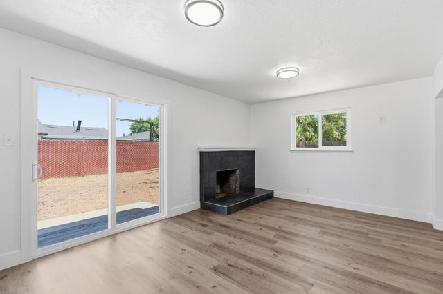 4619 E Dwight Way, Fresno, CA 93702