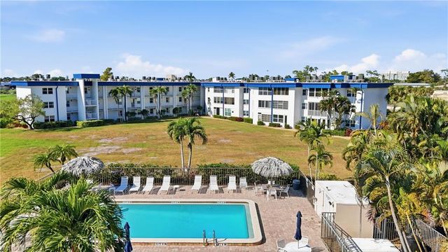 1724 Pine Valley DR # 213, Fort Myers, FL 33907