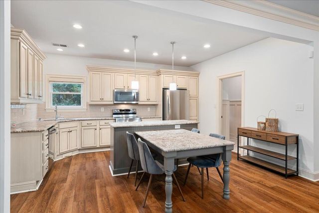 1988 General Warfield Way, Lexington, KY 40505