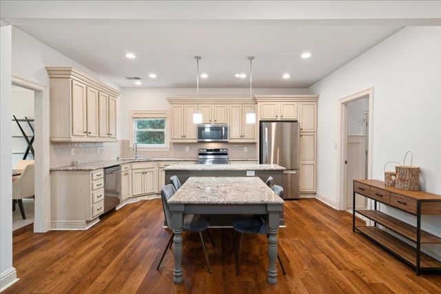 1988 General Warfield Way, Lexington, KY 40505