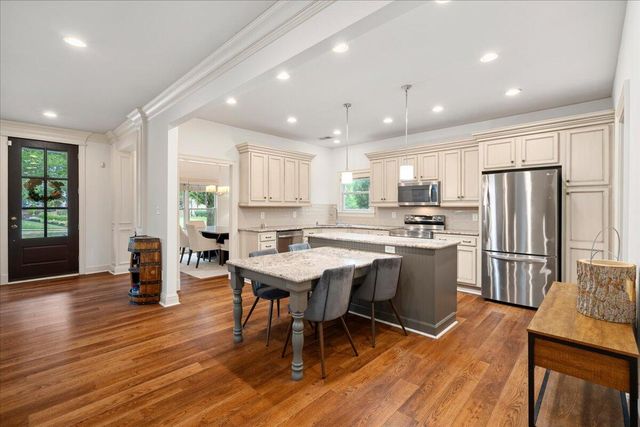 1988 General Warfield Way, Lexington, KY 40505