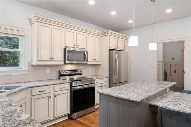 1988 General Warfield Way, Lexington, KY 40505