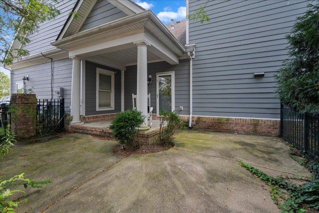 1988 General Warfield Way, Lexington, KY 40505