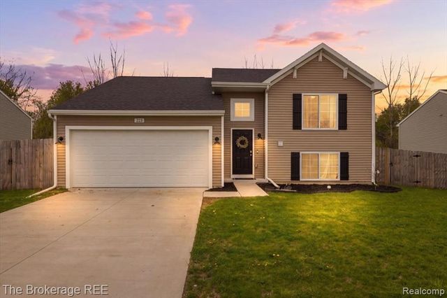 223 Creek Pointe Circle, Durand, MI 48429