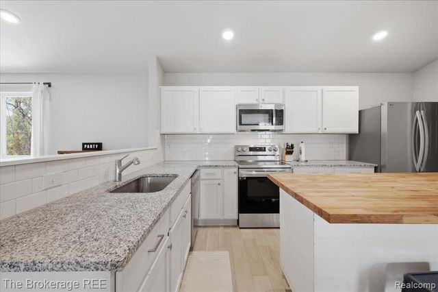 223 Creek Pointe Circle, Durand, MI 48429