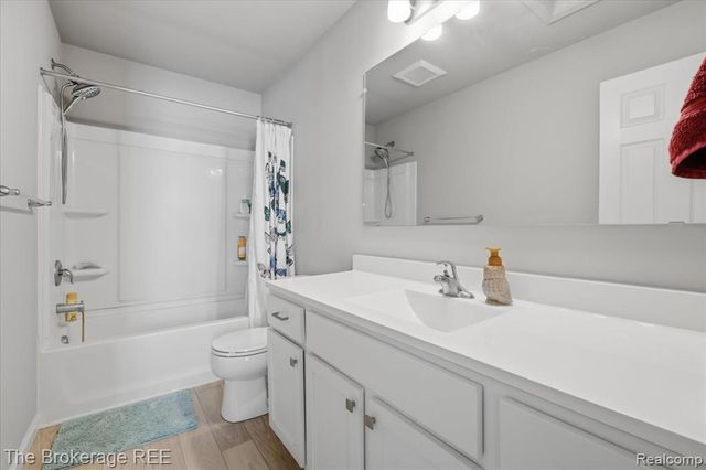 223 Creek Pointe Circle, Durand, MI 48429